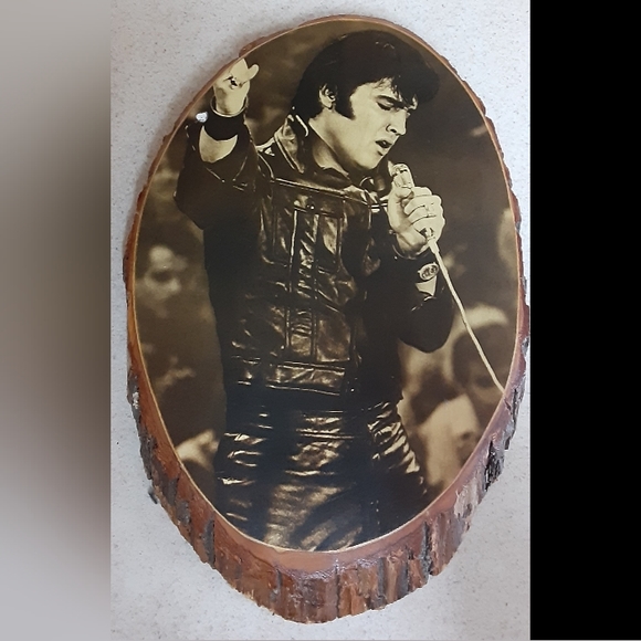 Make room for more collectibles. - Picture 8 of 9